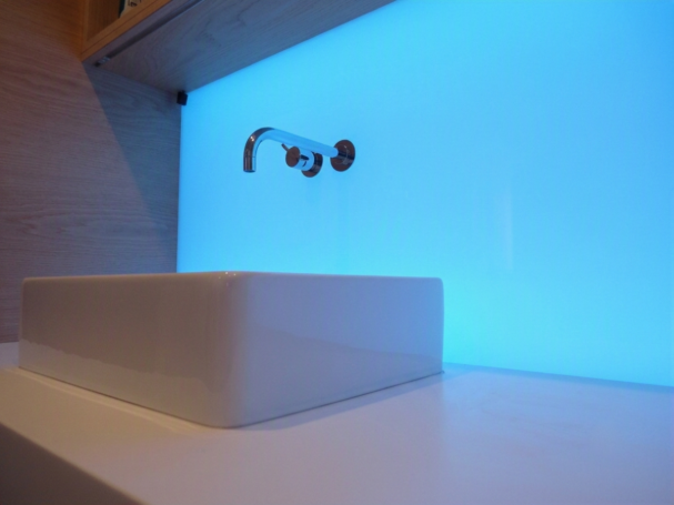 RGB Flächenlicht blau mit Glasfront RGB Flächenlicht blau mit Glasfront