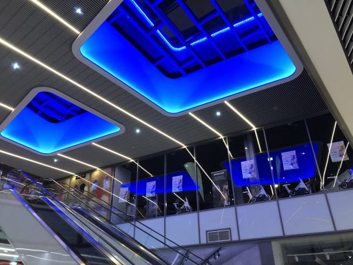 Blaue Tageslichtkuppeln