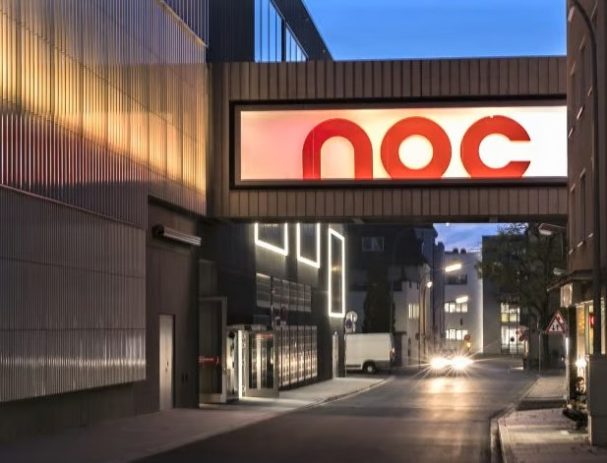 Lichtbrücke mit LOGO NOC